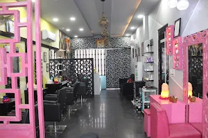 Shahid naar professional salon by sneha gill image