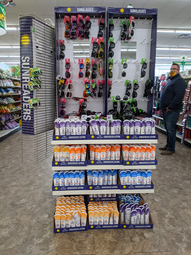 Dollar Store «Dollar Tree», reviews and photos, 301 E Main St, Westfield, MA 01085, USA