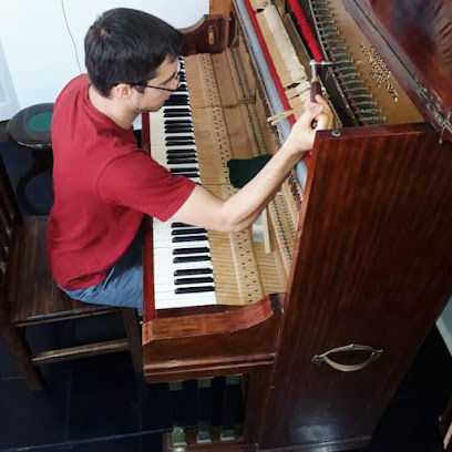 Leroy Miller afinador de pianos. PIANO-KLAVIER tuning service.