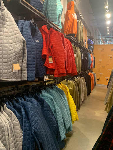 Clothing Store «The North Face Outlet», reviews and photos, 1155 Buck Creek Rd, Simpsonville, KY 40067, USA