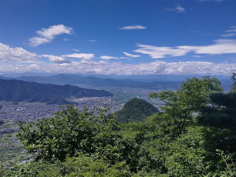 尼巌山・奇妙山 岩沢登山口