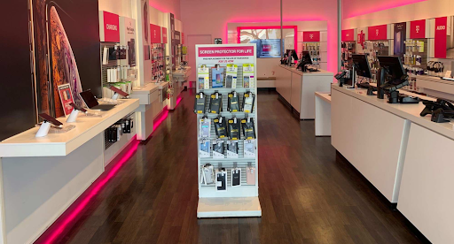 Cell Phone Store «T-Mobile», reviews and photos, 19801 NW 27th Ave b, Miami Gardens, FL 33169, USA