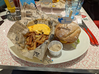 Cheeseburger du Restaurant américain Holly's Diner à Vierzon - n°2