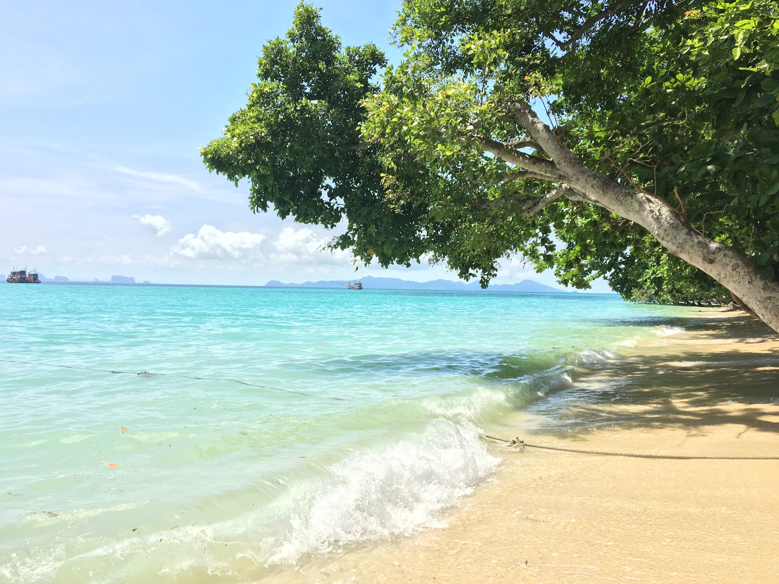 Fotografie cu Reef Resort Kradan Beach cu o suprafață de apa pură turcoaz