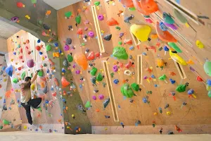 Bouldering and climbing gym jam session Mitaka image