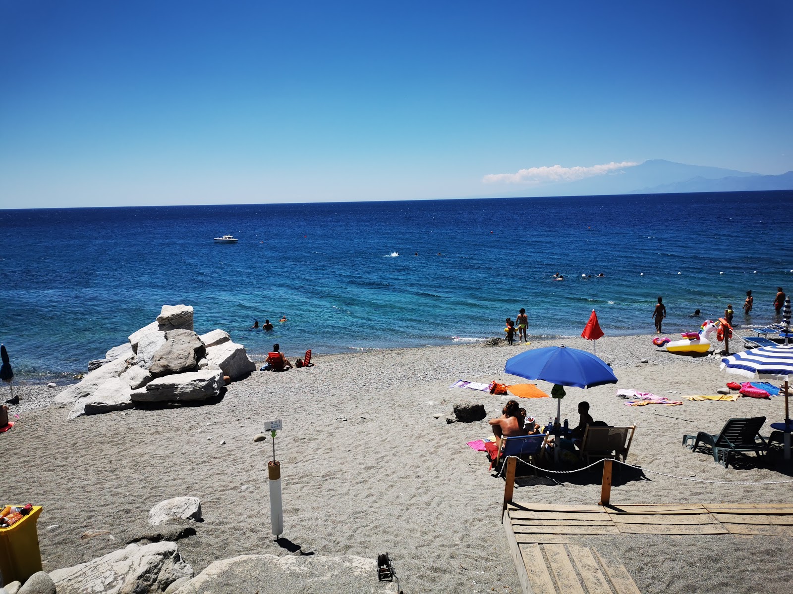 Spiaggia Calypso'in fotoğrafı orta koylar ile birlikte