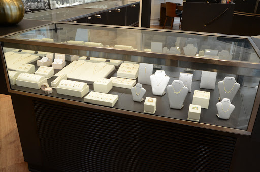 Jewelry Store «Oak Park Jewelers», reviews and photos, 101 S Marion St, Oak Park, IL 60302, USA