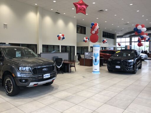 Auto Body Shop «Heiser Ford Lincoln», reviews and photos, 1700 W Silver Spring Dr, Milwaukee, WI 53209, USA