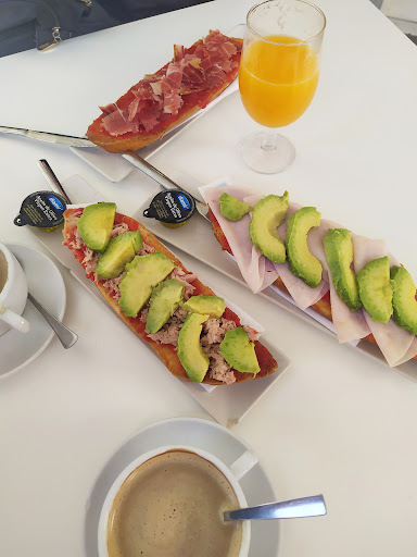 Cafetería y Pastelería Chelo’s