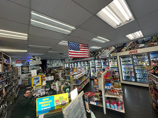 Giants Liquor & Services image