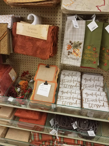 Craft Store «Hobby Lobby», reviews and photos, 1404 Old Aberdeen Rd #41, Columbus, MS 39705, USA