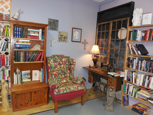 Used Book Store «Books & Crannies», reviews and photos, 209 W Moore Ave, Terrell, TX 75160, USA