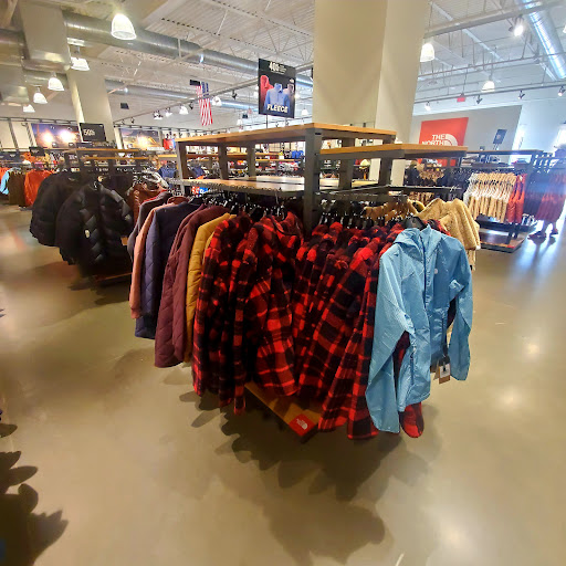 Clothing Store «The North Face Outlet», reviews and photos, 127 Premium Outlets Dr #633, Monroe, OH 45050, USA