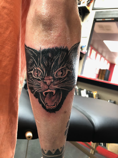 Tattoo Shop «Nine Lives Tattoo», reviews and photos, 61 N Holladay Dr, Seaside, OR 97138, USA