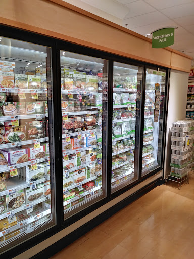 Grocery Store «Stop & Shop», reviews and photos, 44 Fenn Rd, Newington, CT 06111, USA