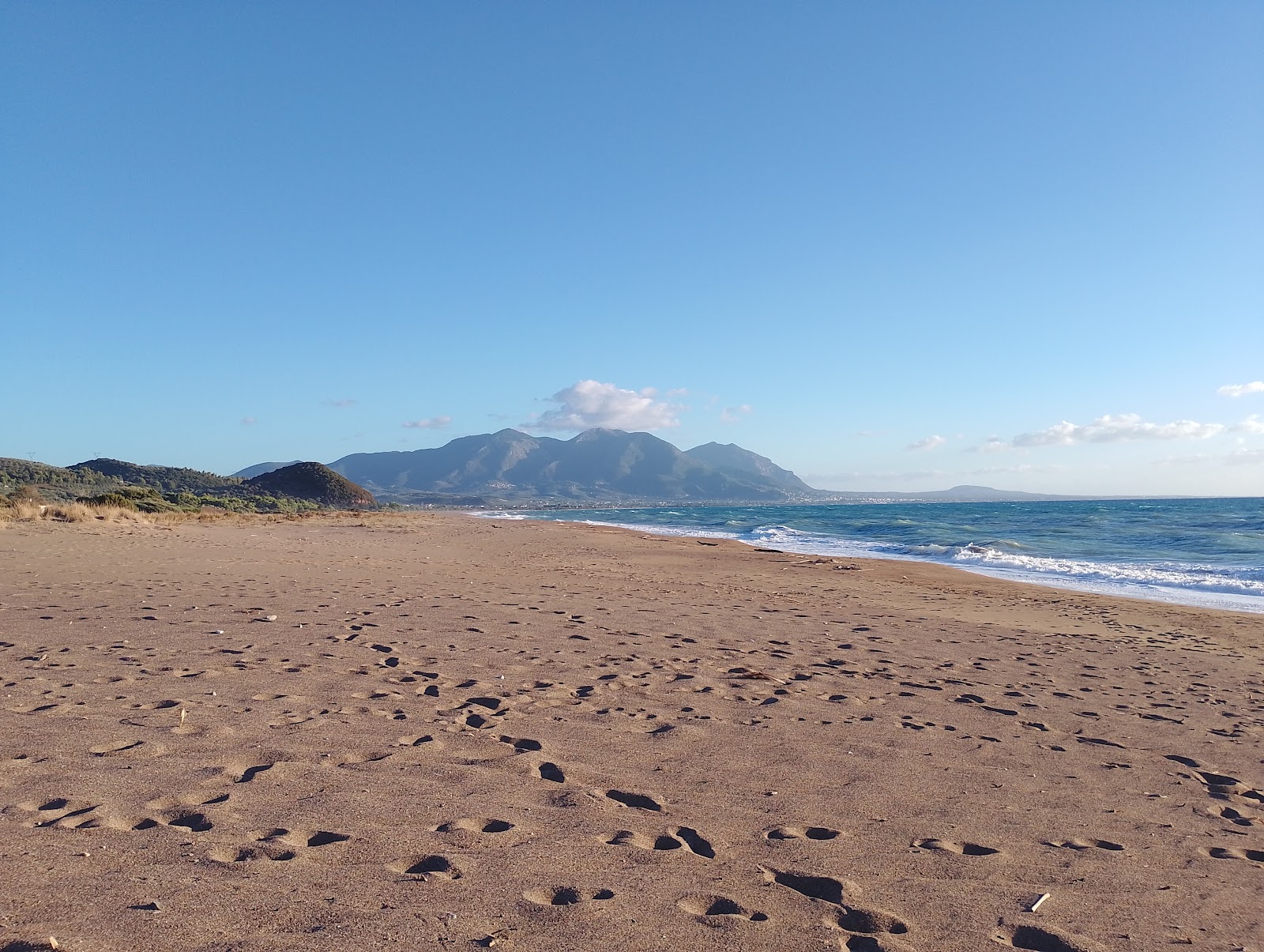 Foto von Agiannakis Beach mit beiger sand Oberfläche