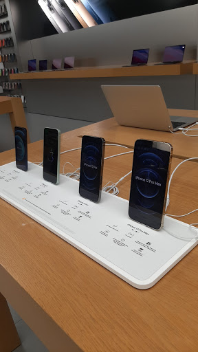 Computer Store «Apple Glendale Galleria», reviews and photos, 2126 Galleria Way, Glendale, CA 91210, USA