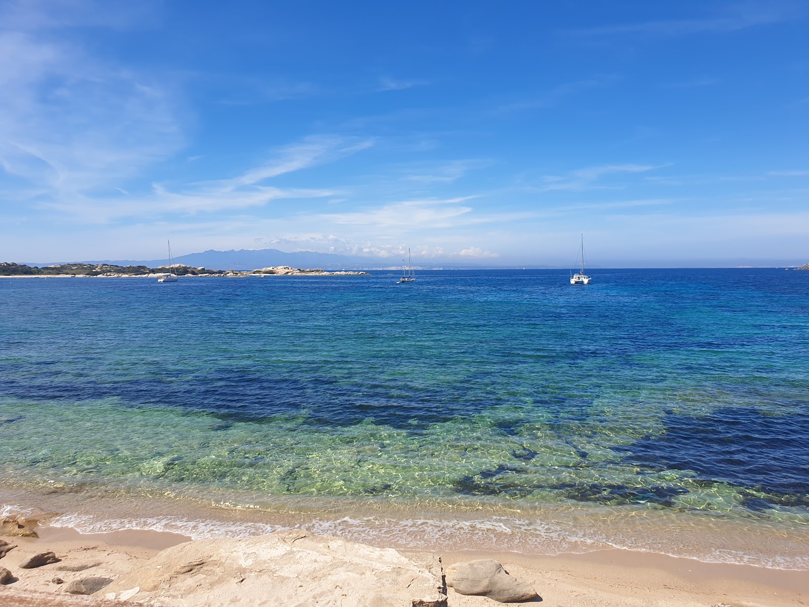Foto van Spiaggia Zia Culumba (Capo Testa) met turquoise puur water oppervlakte