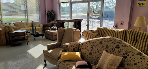 Thrift Store «WINGS Resale Store», reviews and photos, 300 W Golf Rd, Schaumburg, IL 60195, USA