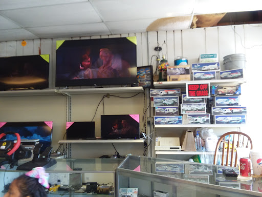 Pawn Shop «Hendersonville Pawn», reviews and photos, 1317 7th Ave E, Hendersonville, NC 28792, USA