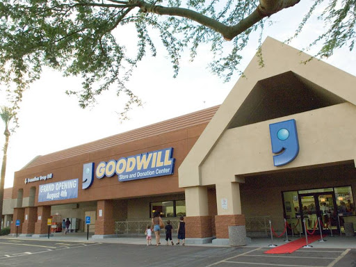 7th St & Union Hills Goodwill Retail Store & Donation Center, 710 E Union Hills Dr, Phoenix, AZ 85024, USA, 