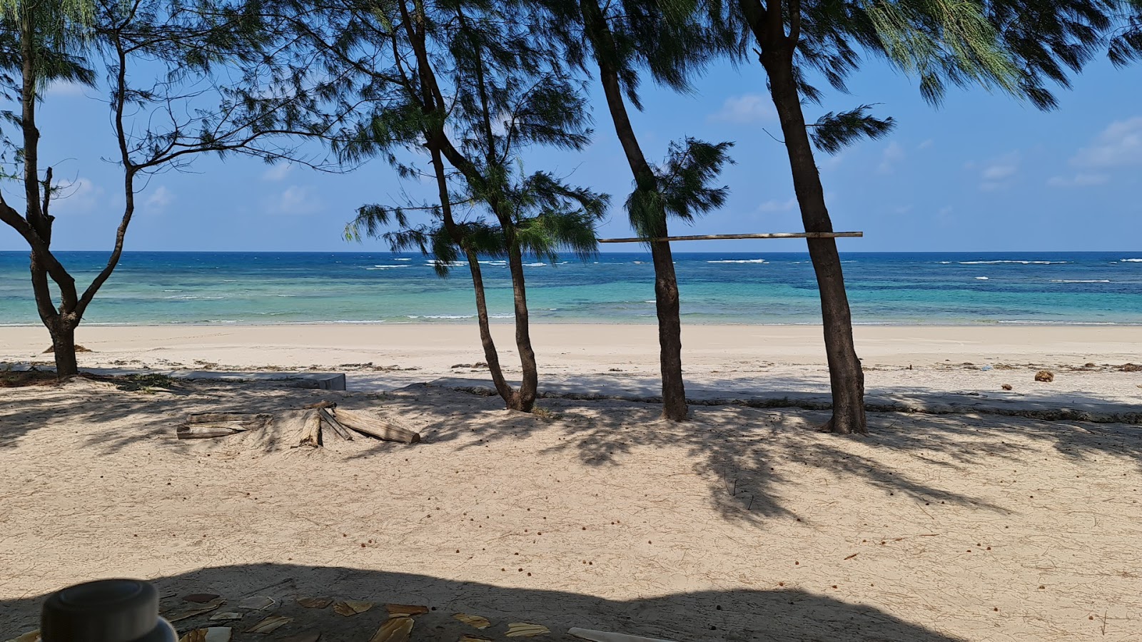 Foto von Kimbiji Beach mit lange, gerade küste