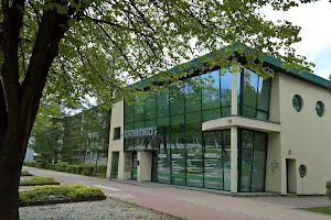 Adiuva - Wielospecjalistyczne Gabinety Lekarskie - Budynek ORBIMED image
