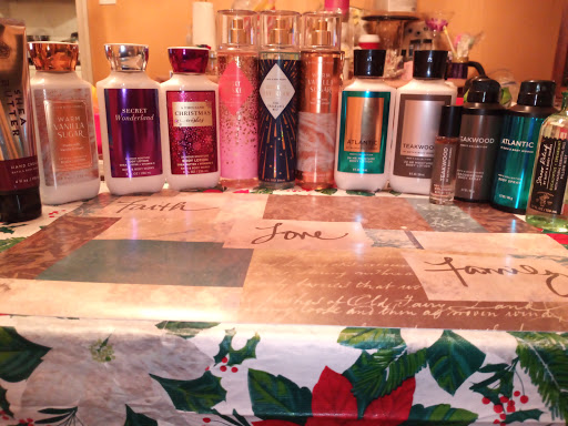 Beauty Supply Store «Bath & Body Works», reviews and photos, 200 E Pratt St, Baltimore, MD 21202, USA