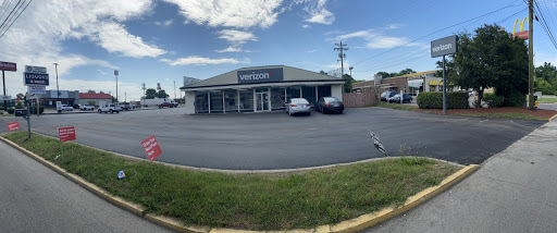 Cell Phone Store «Verizon Authorized Retailer - A Wireless», reviews and photos, 703 S Cumberland St, Lebanon, TN 37087, USA
