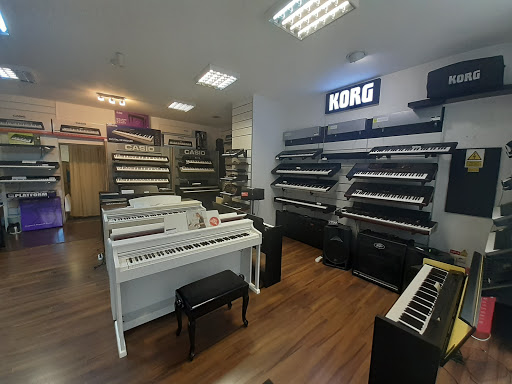 M&C Musical Instruments Bucuresti - Keyboard Center