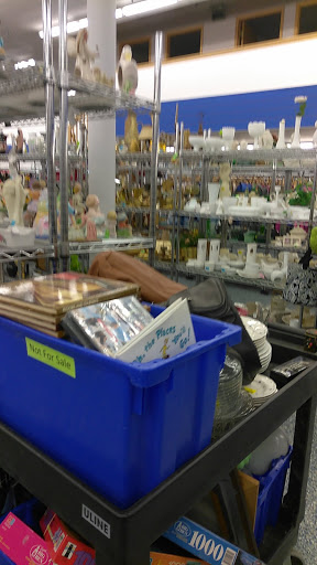 Thrift Store «St Vincent de Paul Kenosha Thrift Store», reviews and photos, 7531 30th Ave, Kenosha, WI 53142, USA