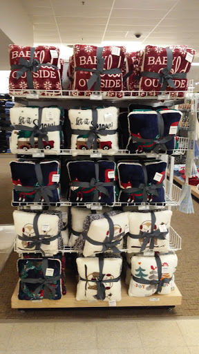 Shopping Mall «The Shoppes at Buckland Hills», reviews and photos, 194 Buckland Hills Dr, Manchester, CT 06042, USA