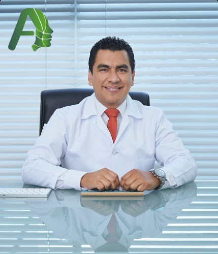 Opiniones de Dr. Juan Carlos Aguirre Cirujano Plástico/Maxilofacial en Ambato - Cirujano plástico