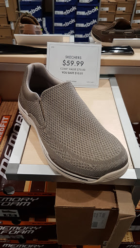 Shoe Store «DSW Designer Shoe Warehouse», reviews and photos, 520 E Waterfront Dr, Homestead, PA 15120, USA