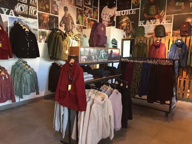 Opiniones de Kaya Unite Concept Store Mall Vivo Los Trapenses en Lo Barnechea - Tienda de ropa