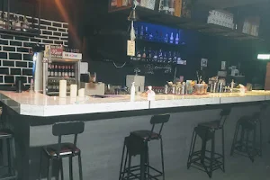 510 音樂酒BAR/飛鏢酒吧/音樂小酒館/音樂餐廳｜台北美食料理餐廳｜台北餐酒館｜台北聚餐｜台北團體聚餐｜在地嚮導評論家【⭐五星好感度推薦品牌】 image