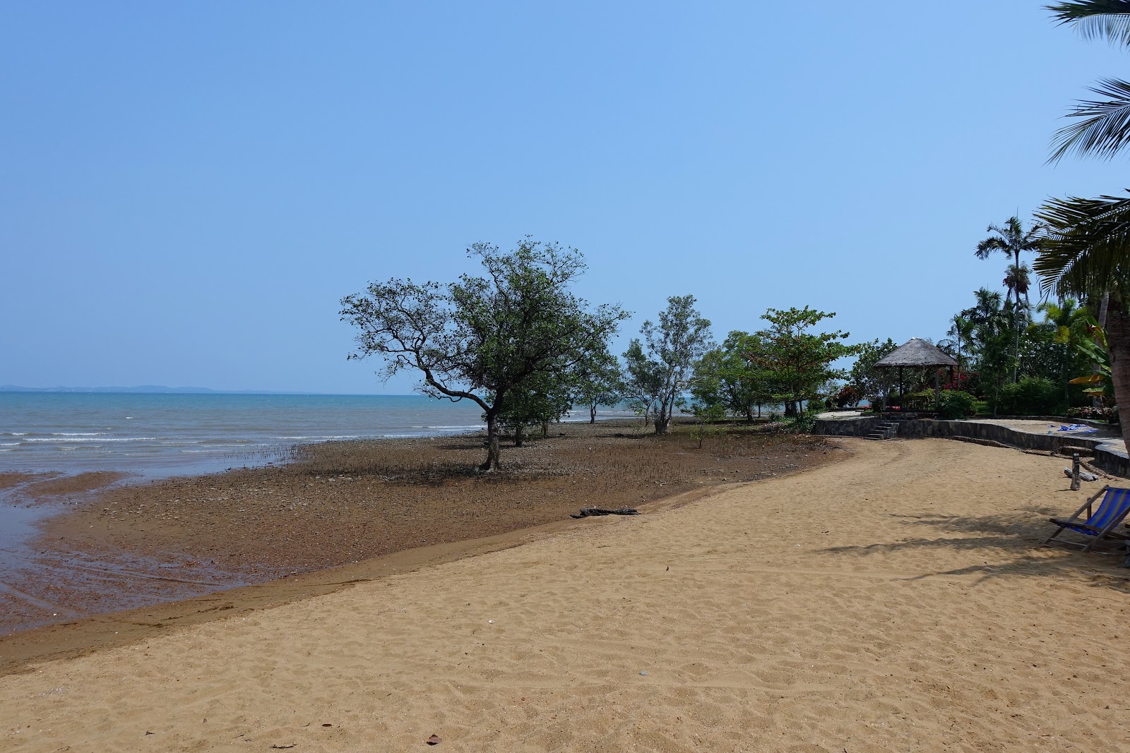 Photo of Ko Chang Beach with straight shore