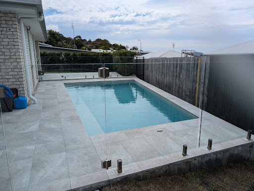 Glass pool fences