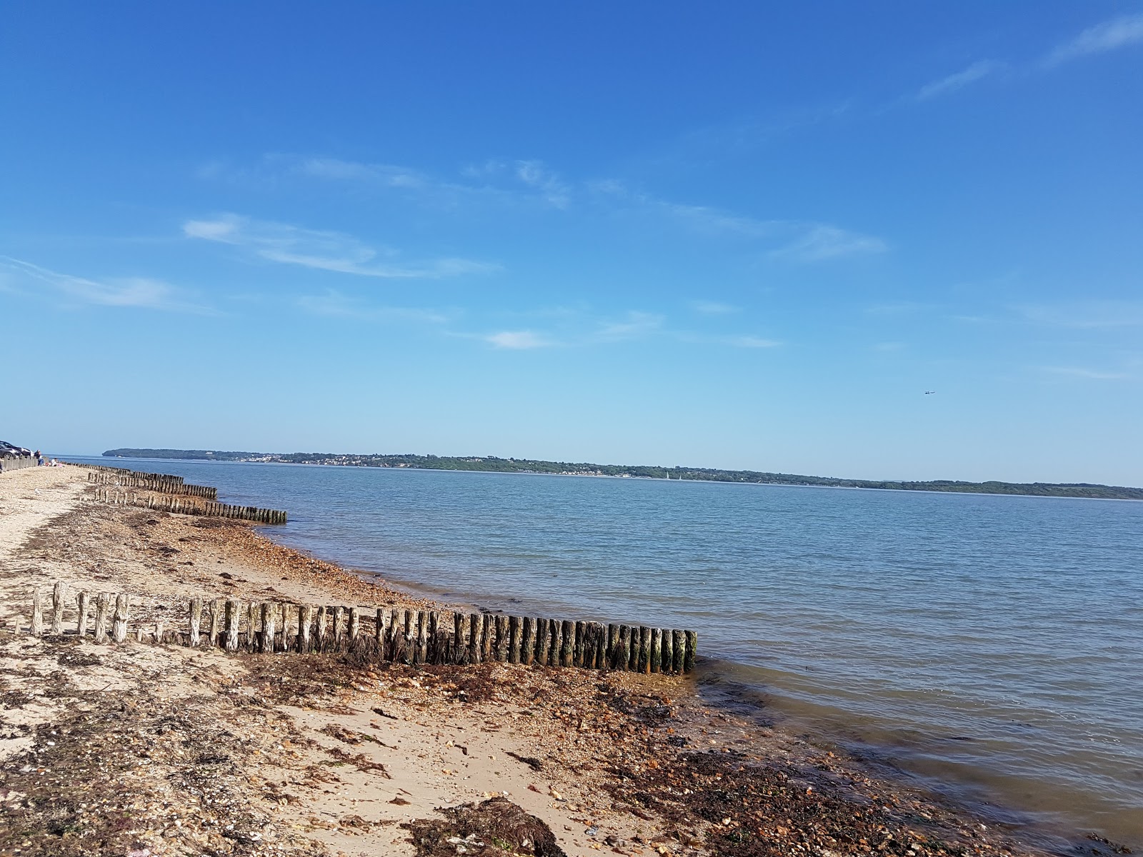 Lepe Plajı'in fotoğrafı dağlarla çevrili