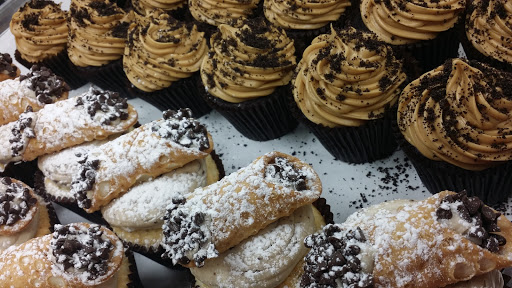 Bakery «Smallcakes Cupcakery & Creamery», reviews and photos, 9699 N Hayden Rd #109, Scottsdale, AZ 85258, USA