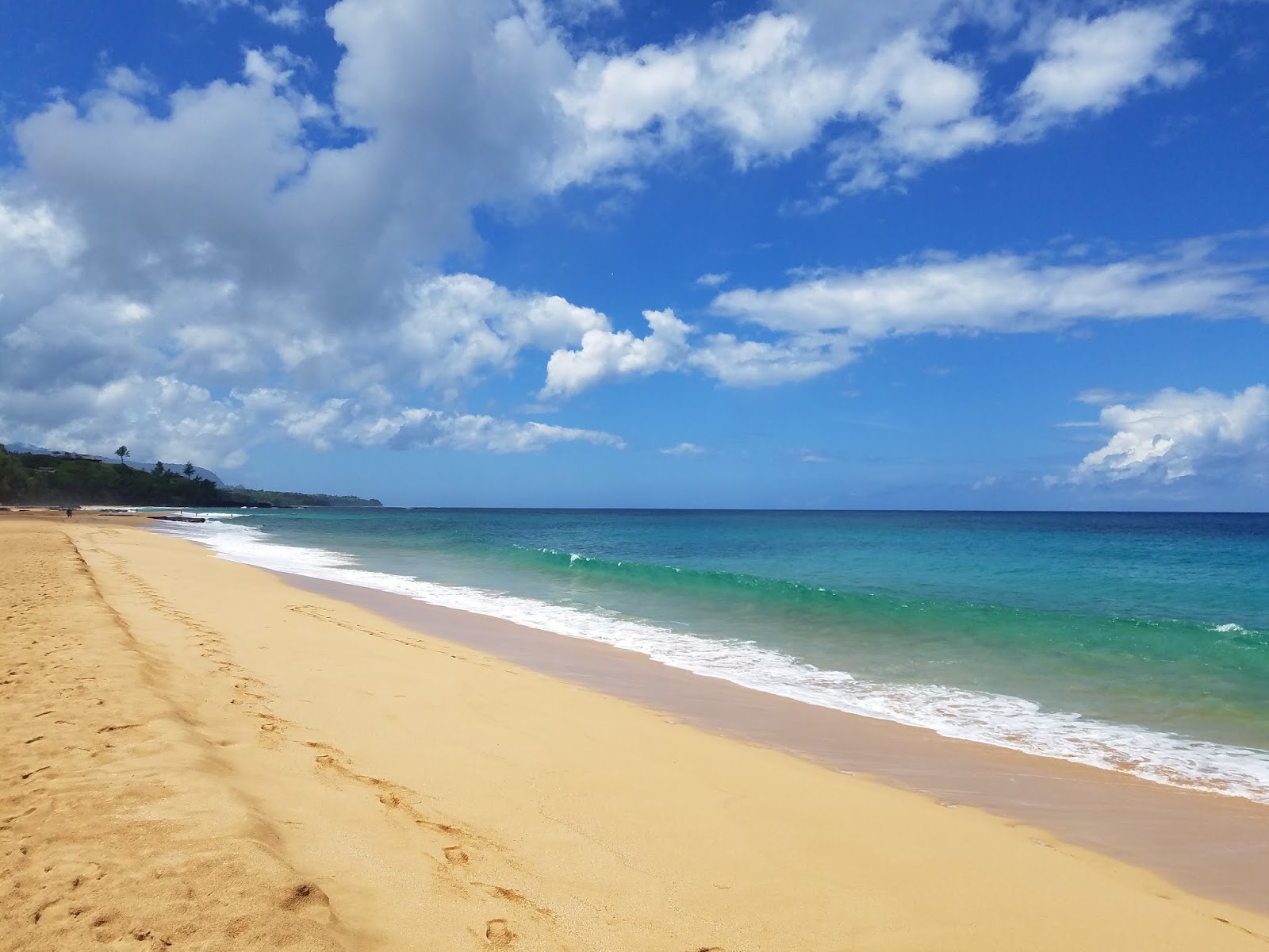 Foto van Kauapea Beach met recht en lang