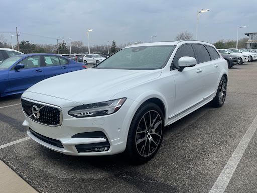 Car Dealer «McGrath Volvo Cars Barrington», reviews and photos, 300 N Hough St, Barrington, IL 60010, USA