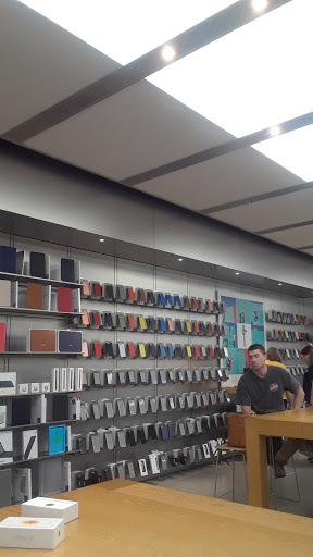 Computer Store «Apple Short Pump Town Center», reviews and photos, 11800 W Broad St, Henrico, VA 23233, USA
