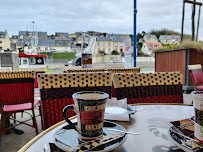 Atmosphère du Café Le Café du Port à Port-en-Bessin-Huppain - n°5