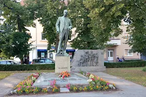 Statue Tomáše Garrigue Masaryk image