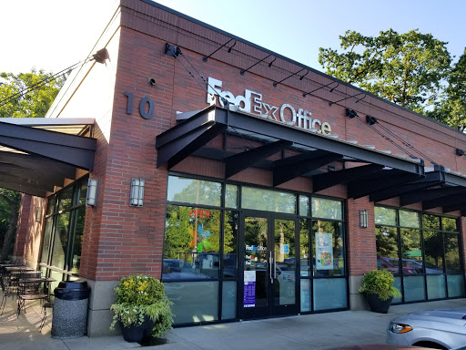 Print Shop «FedEx Office Print & Ship Center», reviews and photos, 10 Centerpointe Dr b, Lake Oswego, OR 97035, USA