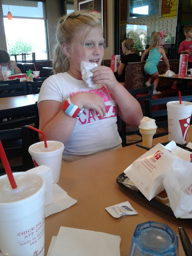 Fast Food Restaurant «Chick-fil-A», reviews and photos, 17365 Chesterfield Airport Rd, Chesterfield, MO 63005, USA