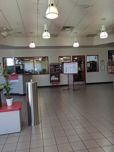 Tire Shop «Discount Tire Store - Encinitas, CA», reviews and photos, 107 N El Camino Real, Encinitas, CA 92024, USA