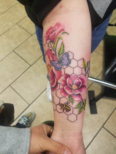 Tattoo Shop «Konkrete Jungle Kustom Tattoo», reviews and photos, 6590 Old Waterloo Rd, Elkridge, MD 21075, USA