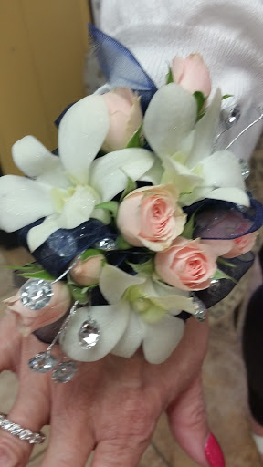 Florist «Flower Basket», reviews and photos, 302 N Lake St, Aurora, IL 60506, USA